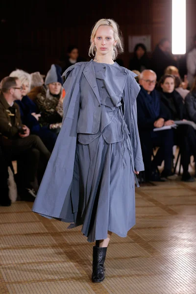 Look 10